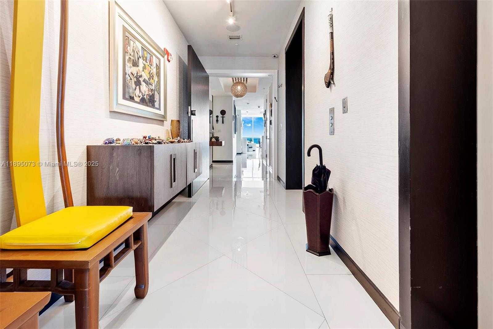 Small Image of 100 SOUTH POINTE DR #1707, Miami Beach Number 24