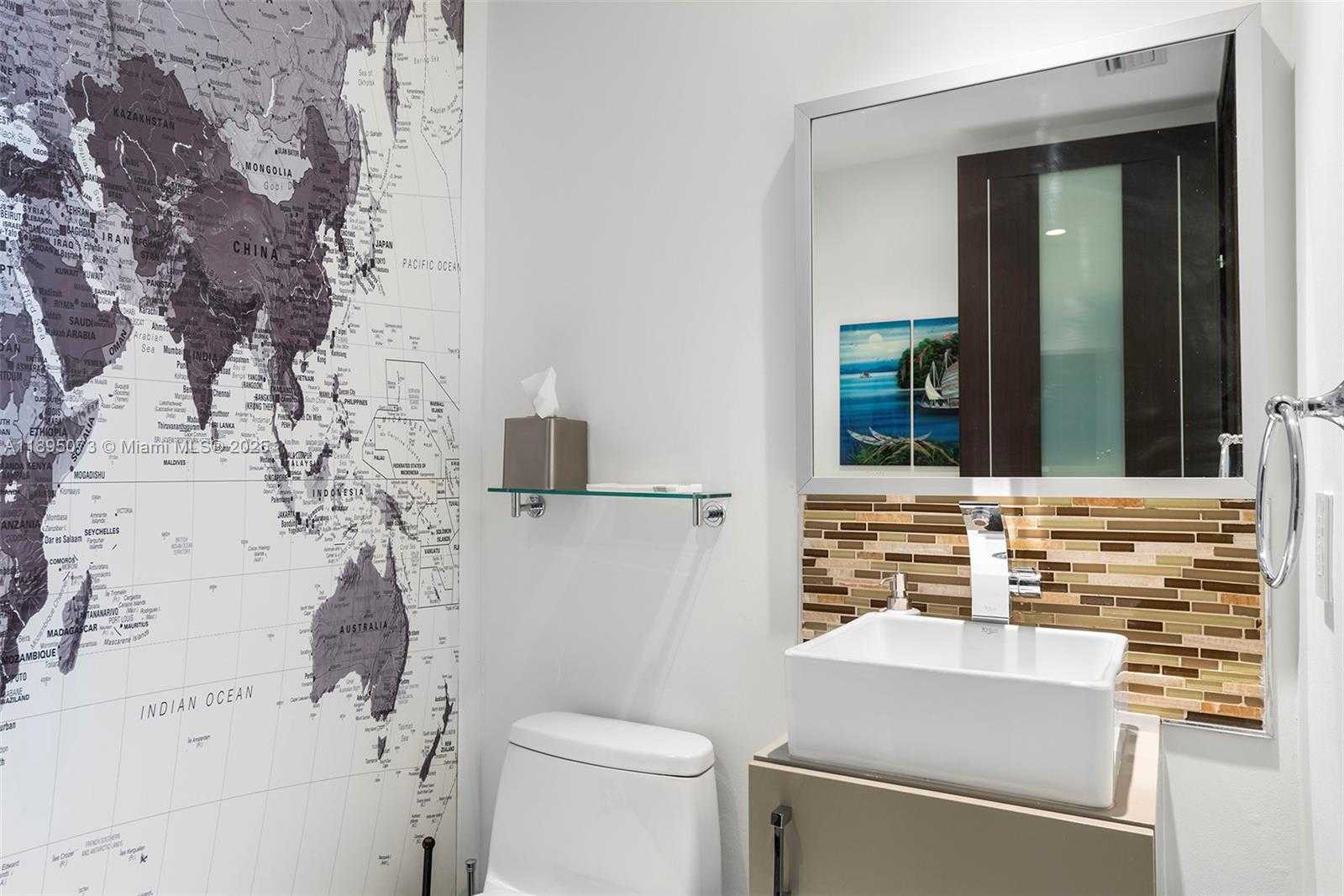 Small Image of 100 SOUTH POINTE DR #1707, Miami Beach Number 25