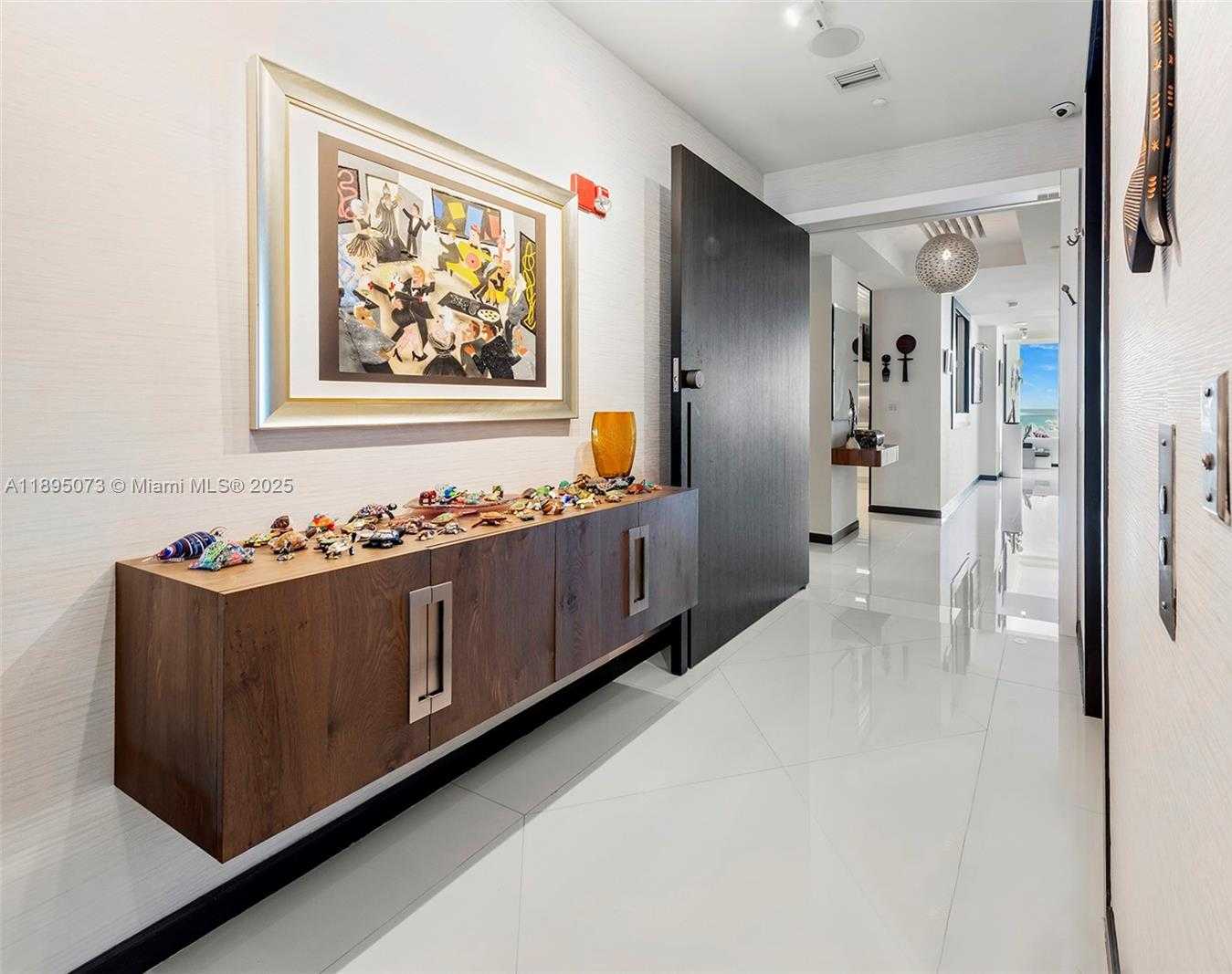 Small Image of 100 SOUTH POINTE DR #1707, Miami Beach Number 27