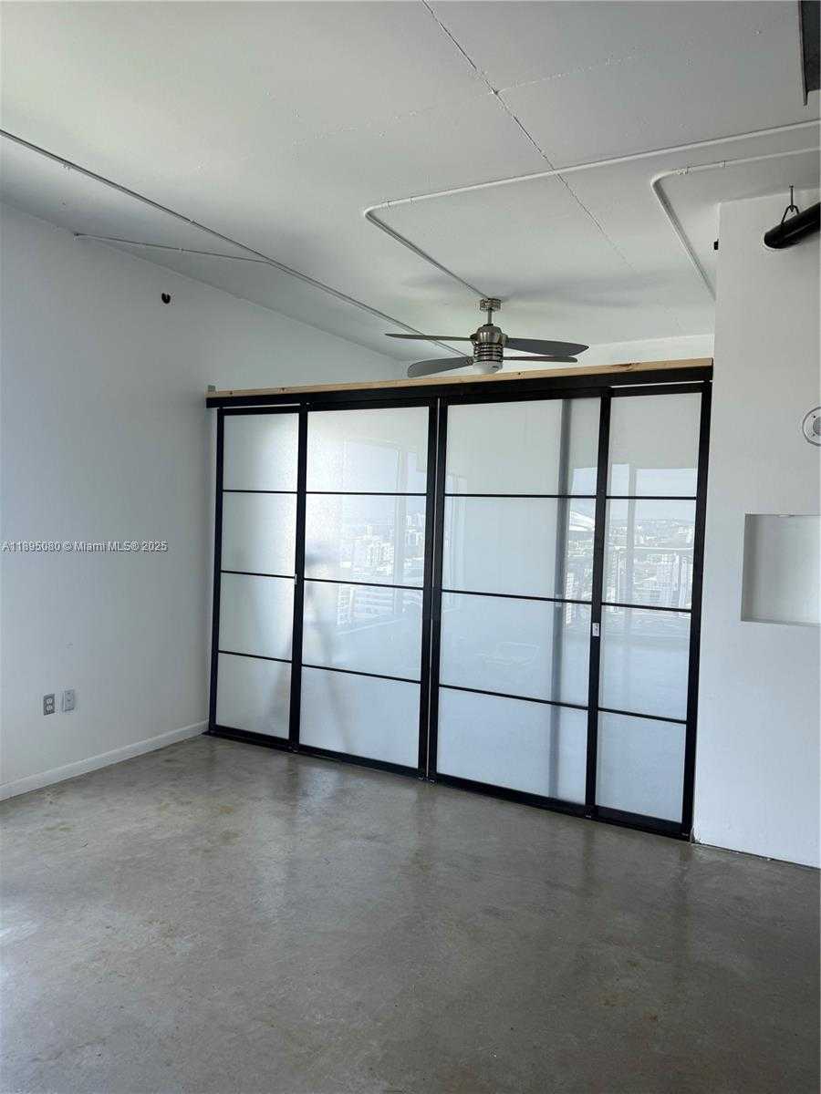 Small Image of 10 SOUTH WEST SOUTH RIVER DR #PHI15, Miami Number 10