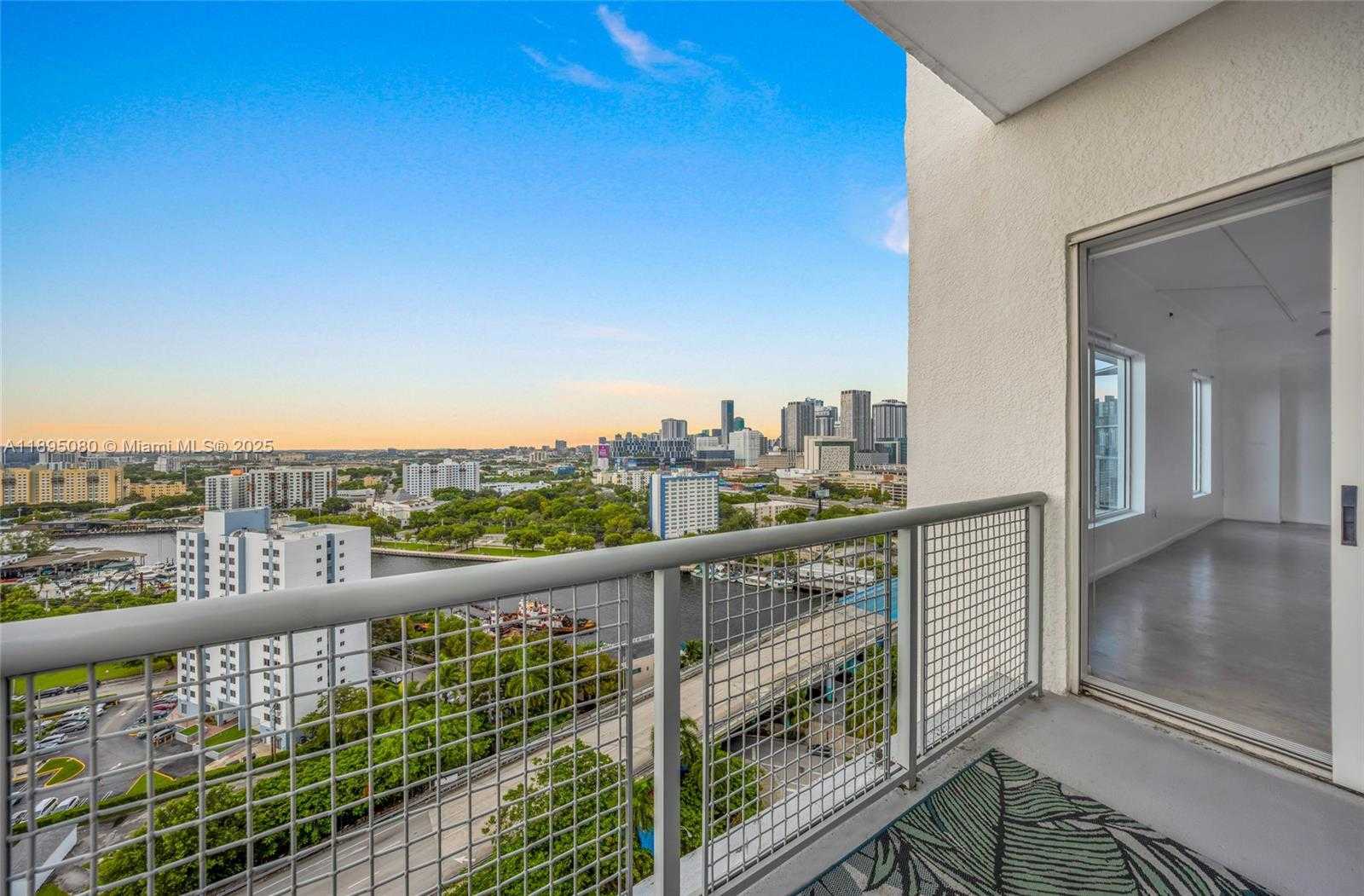 Small Image of 10 SOUTH WEST SOUTH RIVER DR #PHI15, Miami Number 15
