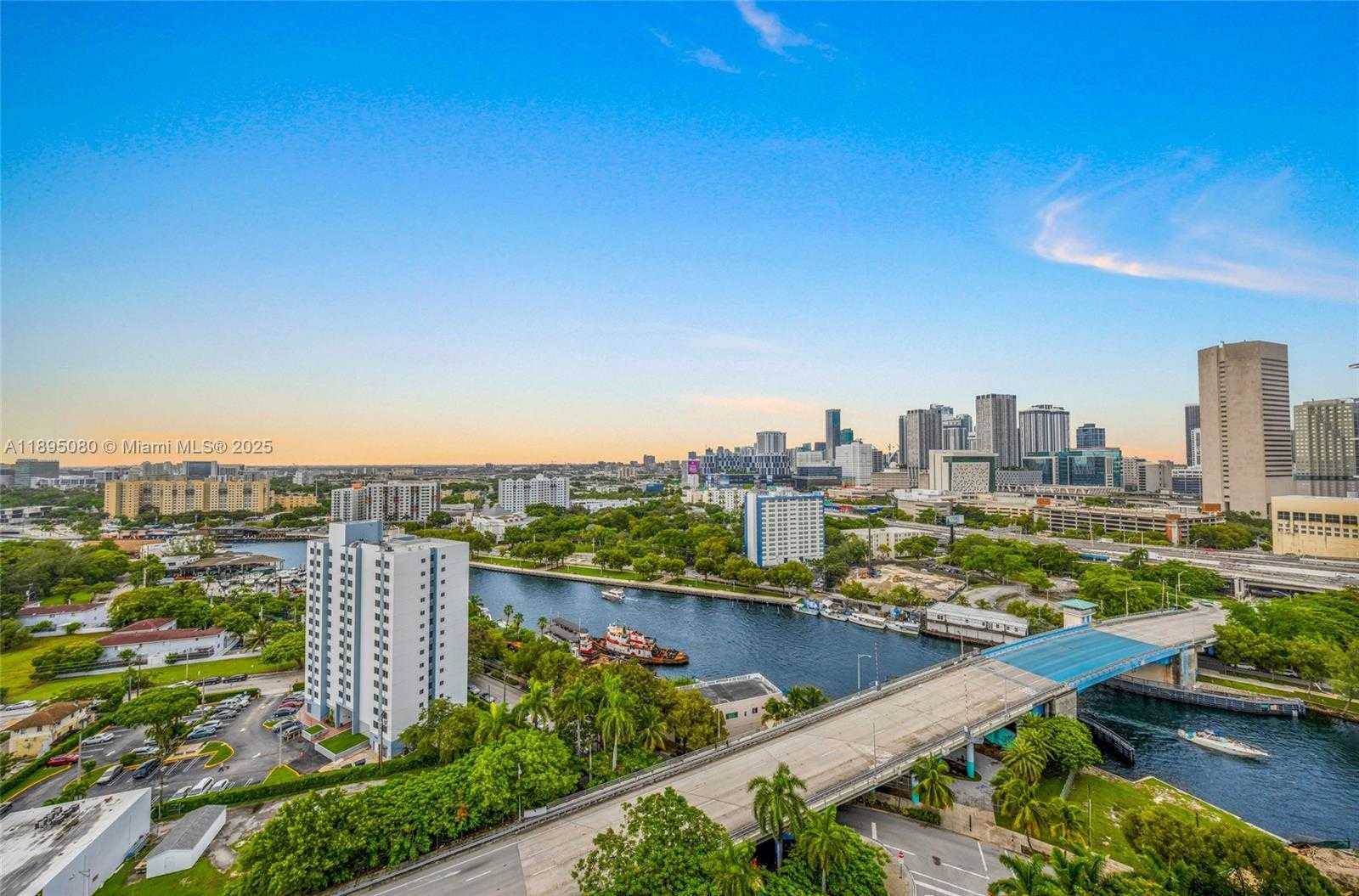 Small Image of 10 SOUTH WEST SOUTH RIVER DR #PHI15, Miami Number 16