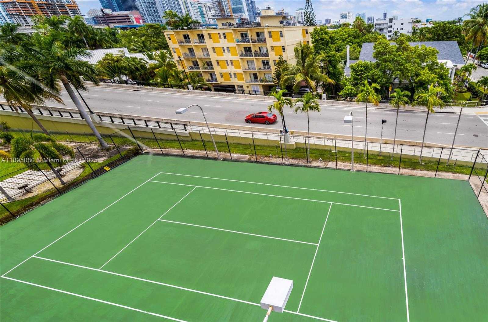 Small Image of 10 SOUTH WEST SOUTH RIVER DR #PHI15, Miami Number 21