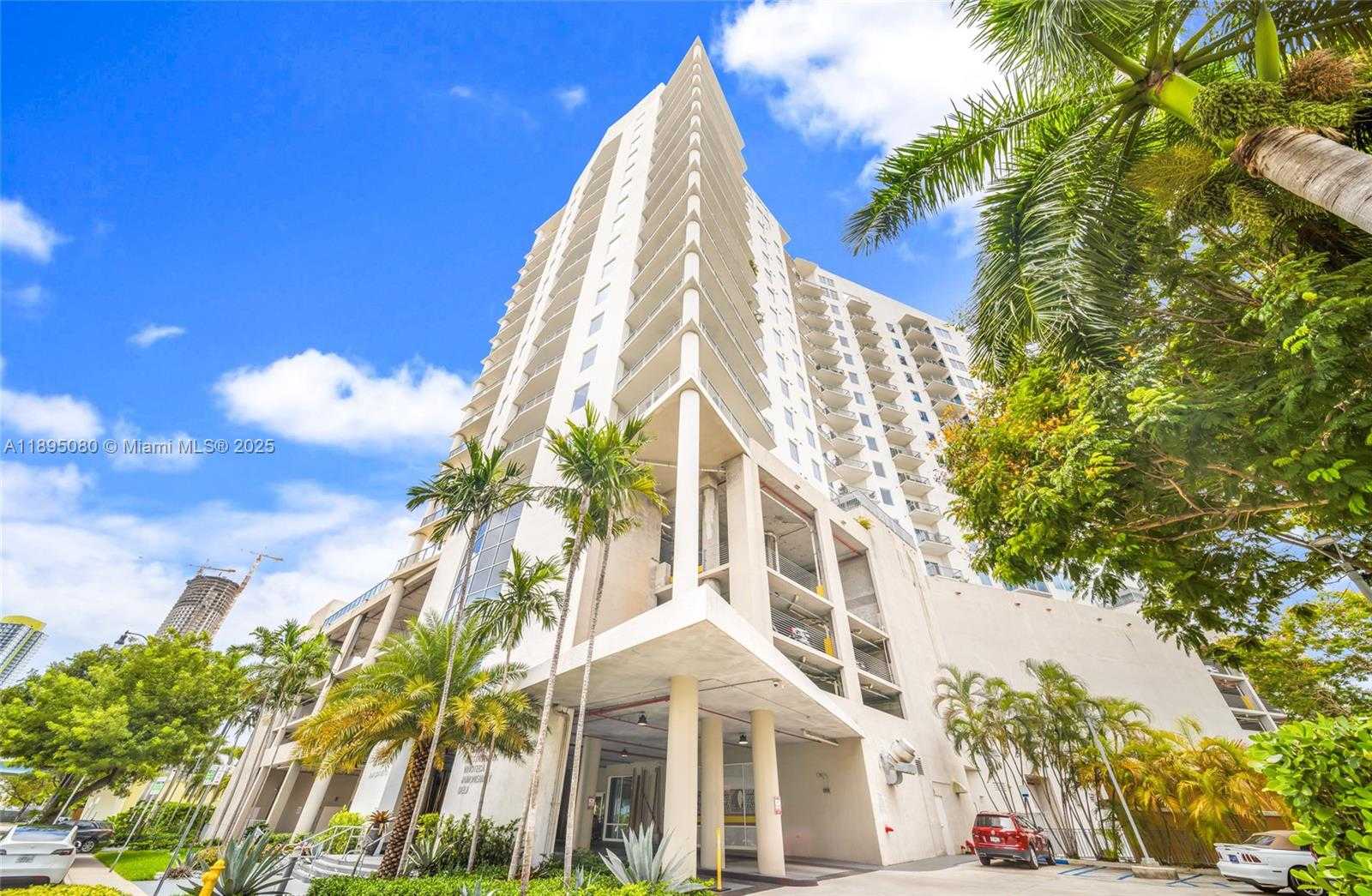 Small Image of 10 SOUTH WEST SOUTH RIVER DR #PHI15, Miami Number 22