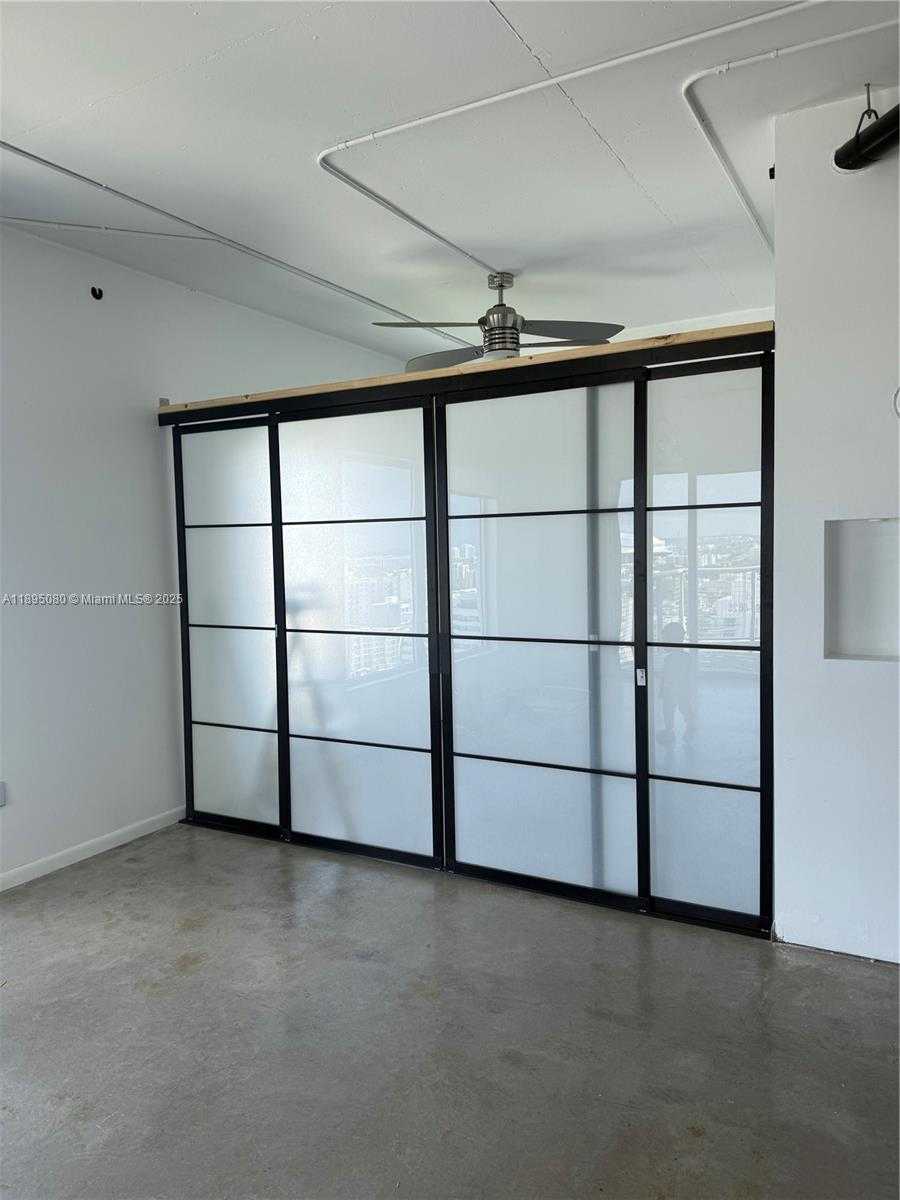 Small Image of 10 SOUTH WEST SOUTH RIVER DR #PHI15, Miami Number 6