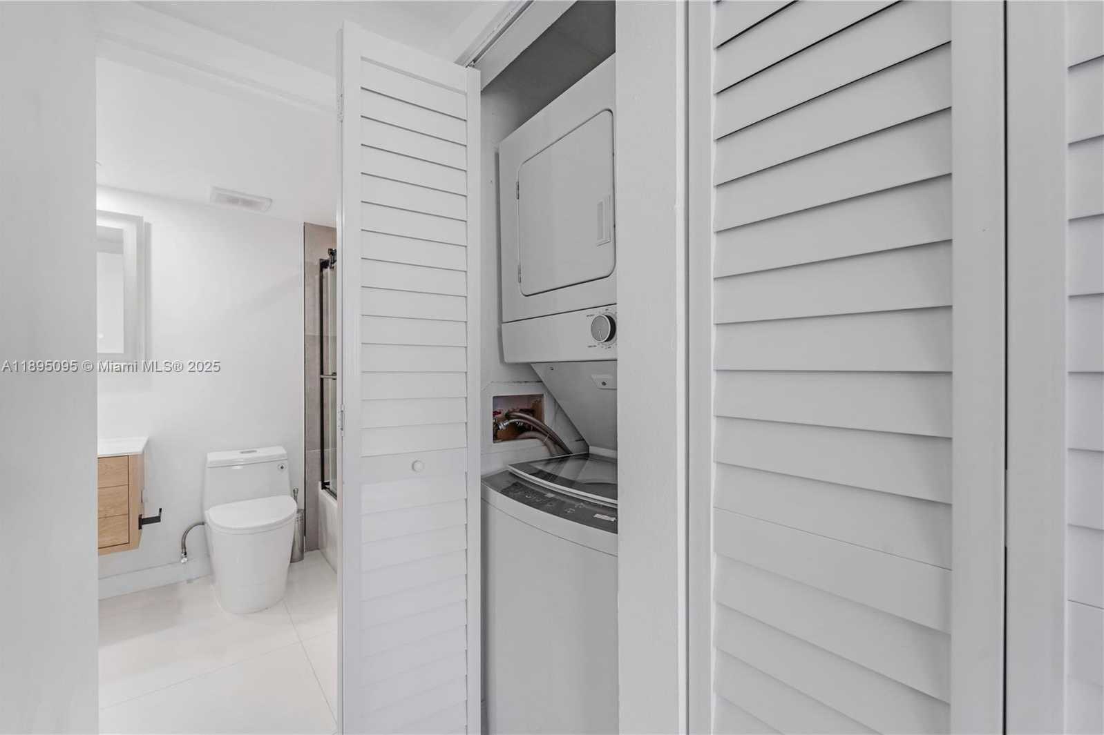Small Image of 7601 EAST TREASURE DR #819, North Bay Village Number 21