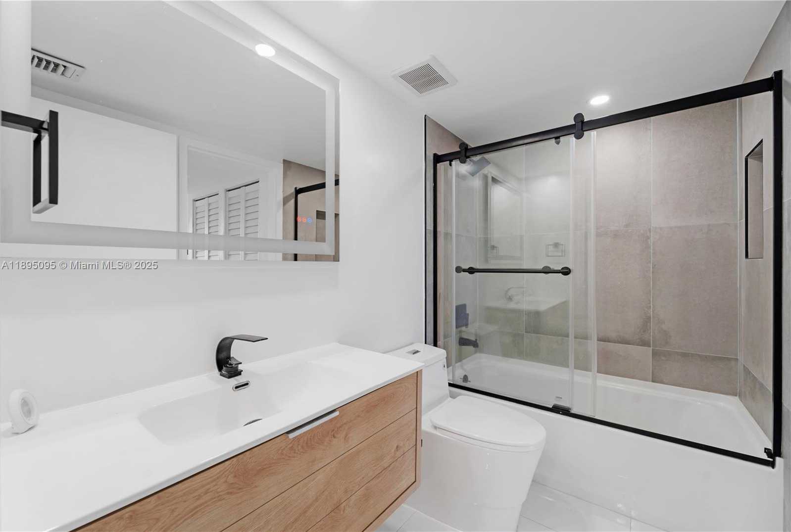 Small Image of 7601 EAST TREASURE DR #819, North Bay Village Number 22