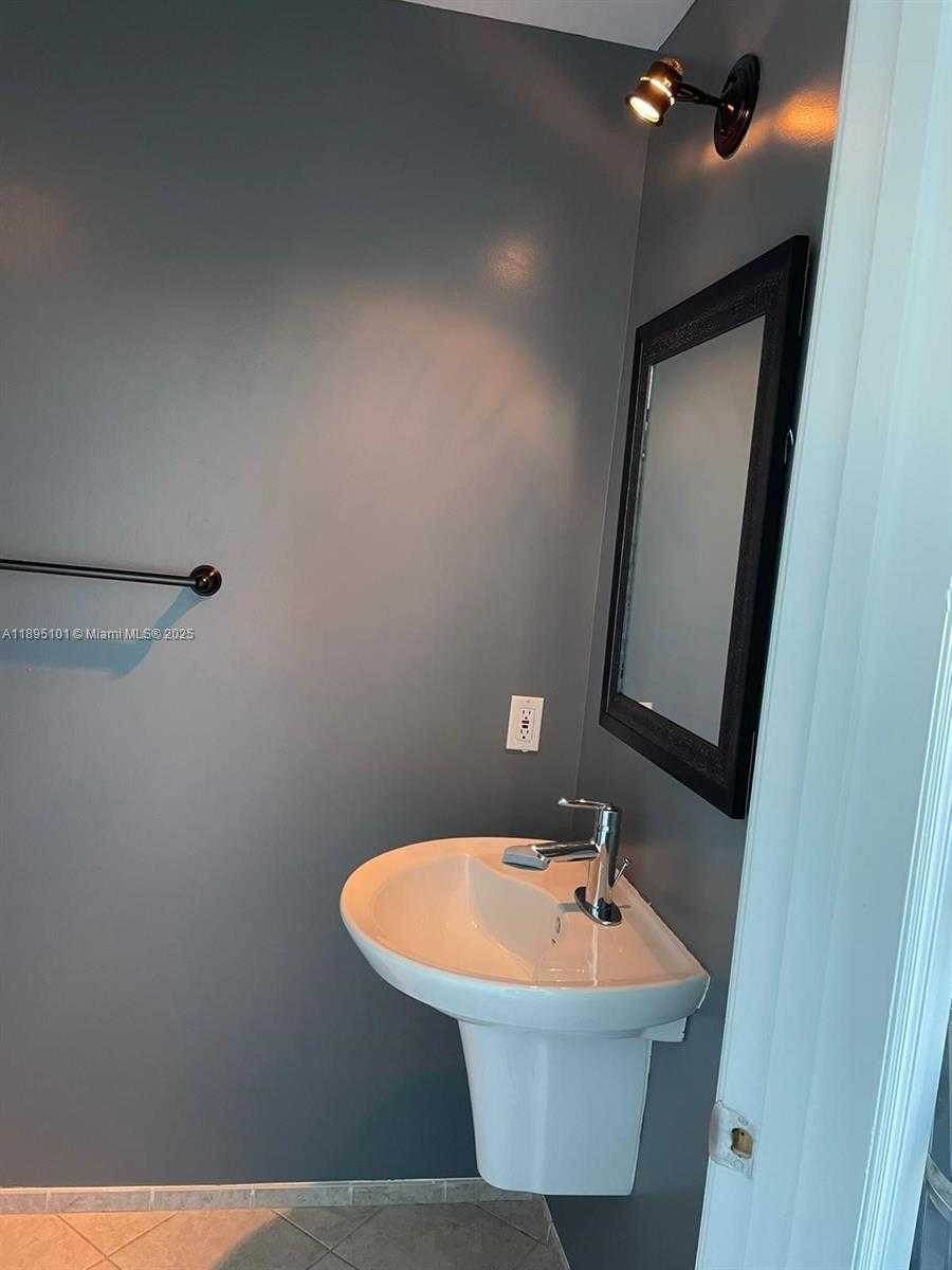 Small Image of 60 SOUTH WEST 13TH ST #3426, Miami Number 15