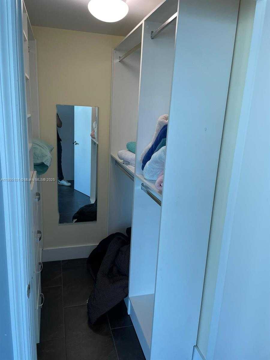 Small Image of 60 SOUTH WEST 13TH ST #3426, Miami Number 24