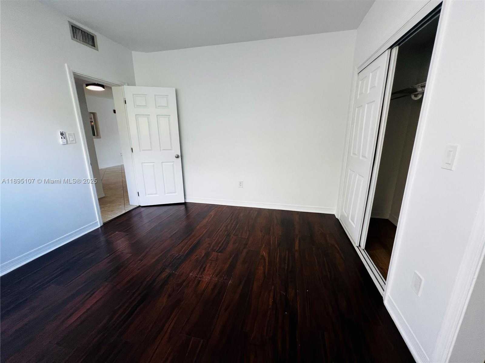 Small Image of 946 BAY DR #5, Miami Beach Number 13