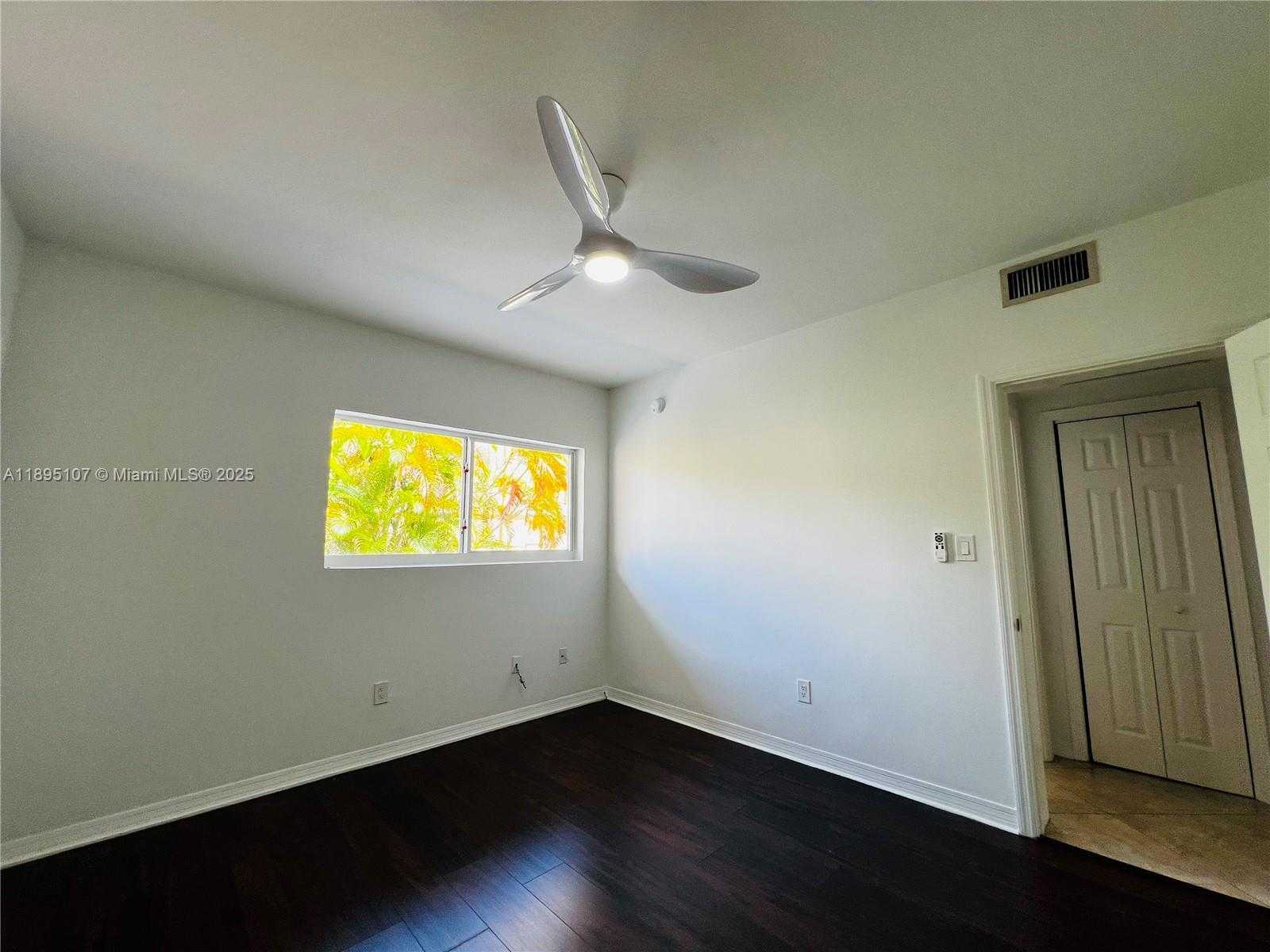 Small Image of 946 BAY DR #5, Miami Beach Number 14