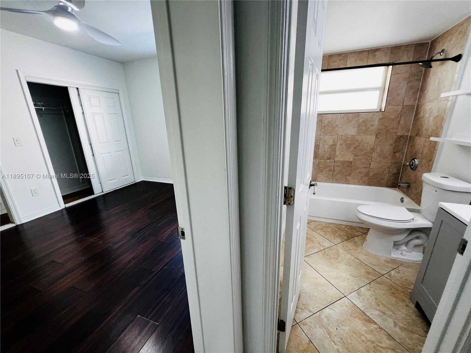 Small Image of 946 BAY DR #5, Miami Beach Number 15
