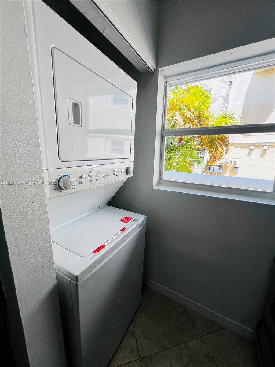 Small Image of 946 BAY DR #5, Miami Beach Number 16