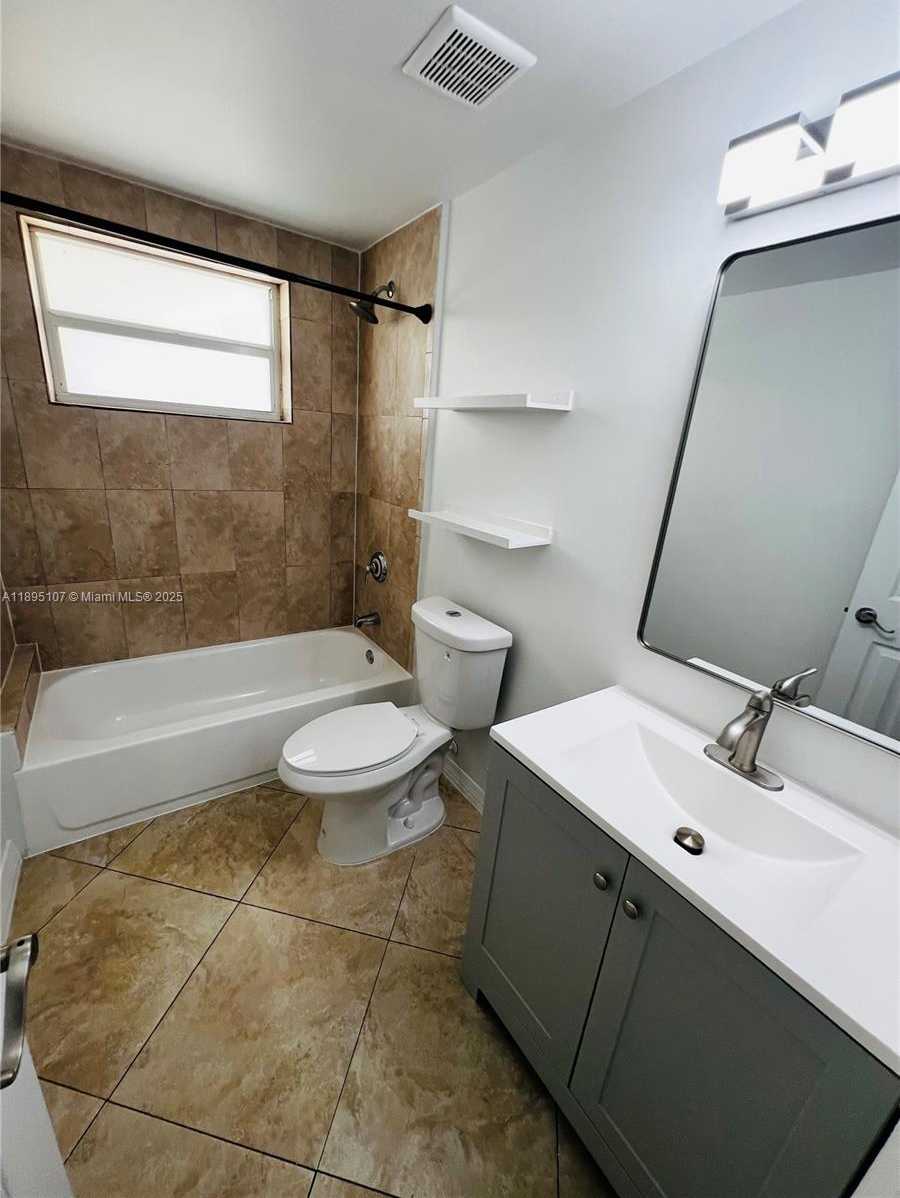 Small Image of 946 BAY DR #5, Miami Beach Number 17
