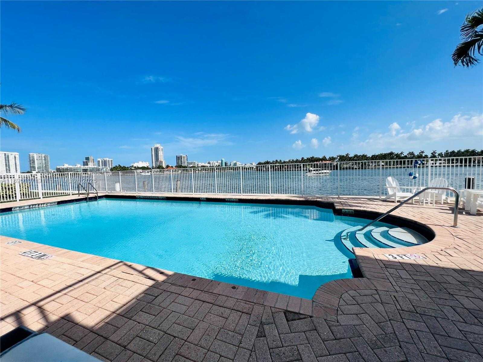 Small Image of 946 BAY DR #5, Miami Beach Number 20
