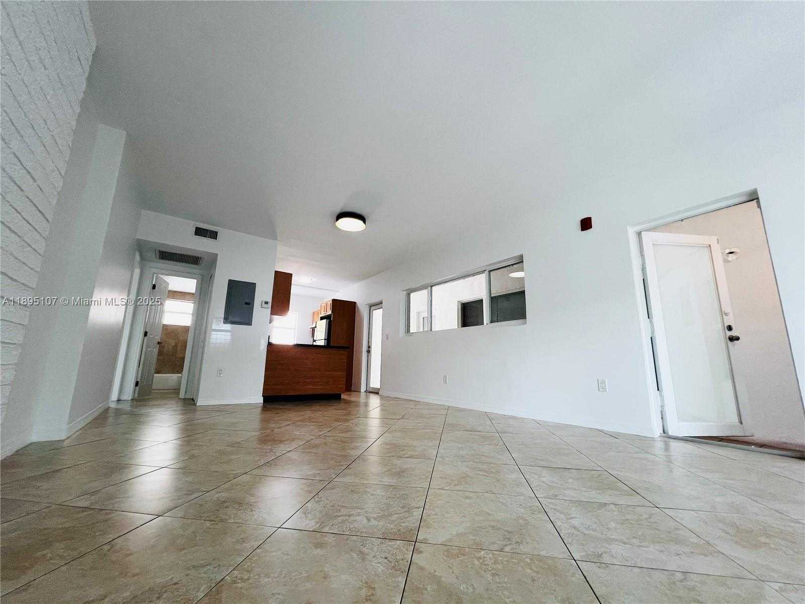 Small Image of 946 BAY DR #5, Miami Beach Number 4