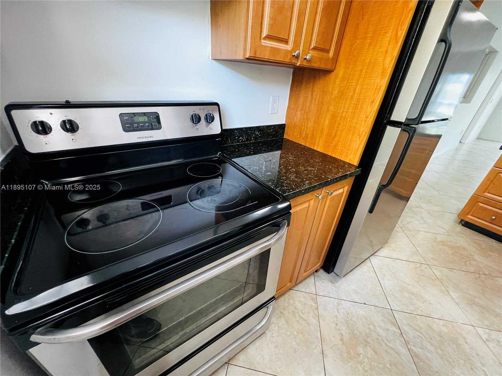 Small Image of 946 BAY DR #5, Miami Beach Number 6