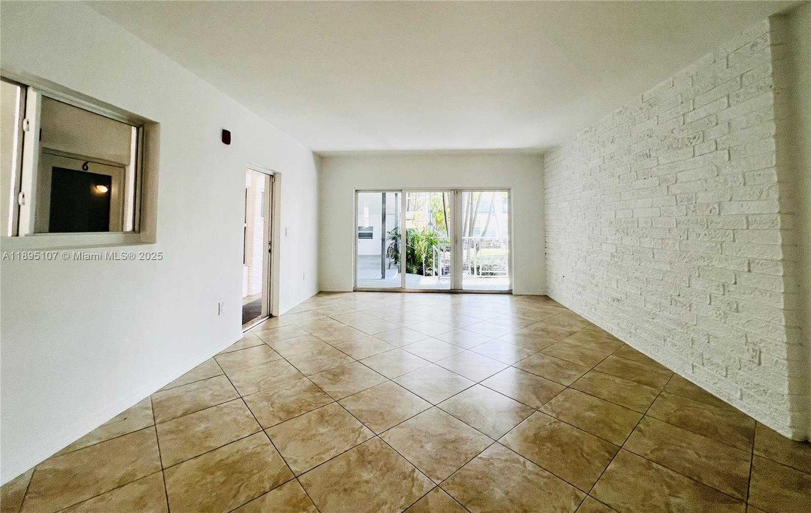 Small Image of 946 BAY DR #5, Miami Beach Number 9