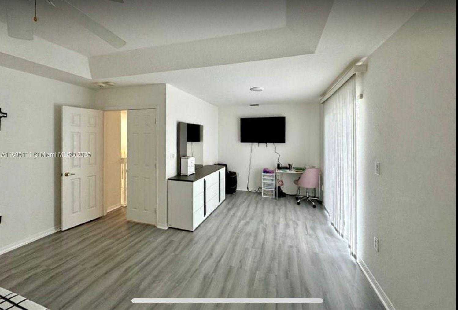 Small Image of 17025 NORTH WEST 20TH ST, Pembroke Pines Number 11
