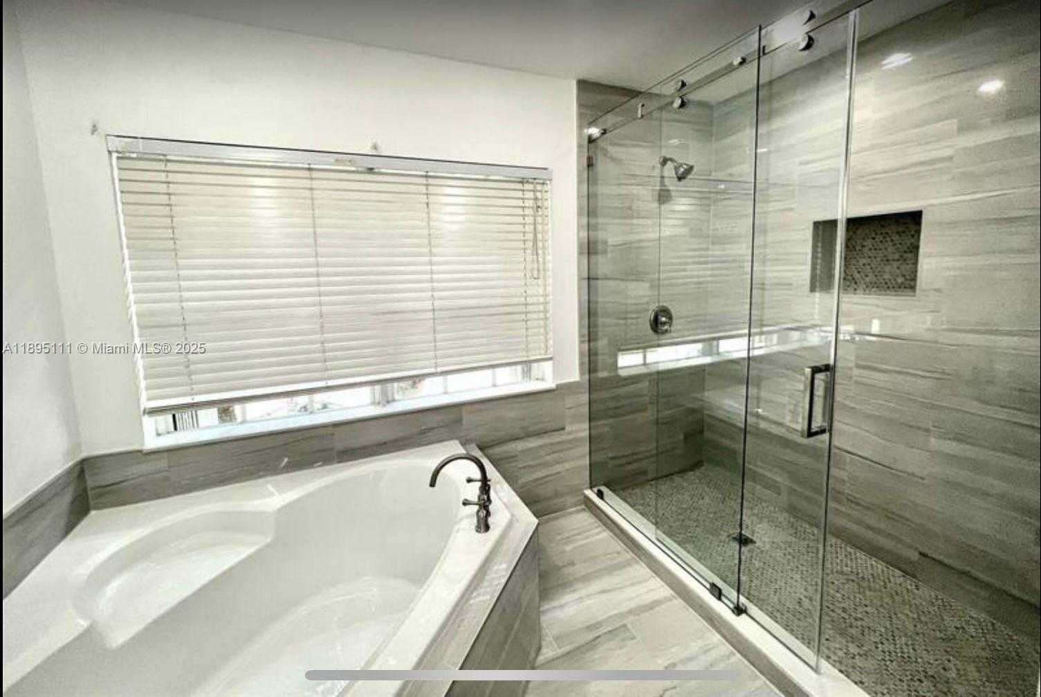 Small Image of 17025 NORTH WEST 20TH ST, Pembroke Pines Number 13