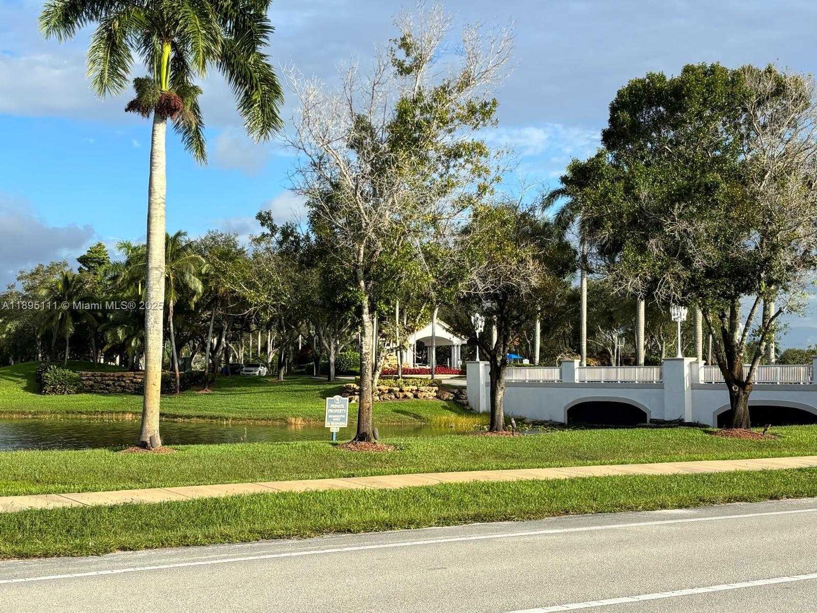 Small Image of 17025 NORTH WEST 20TH ST, Pembroke Pines Number 35