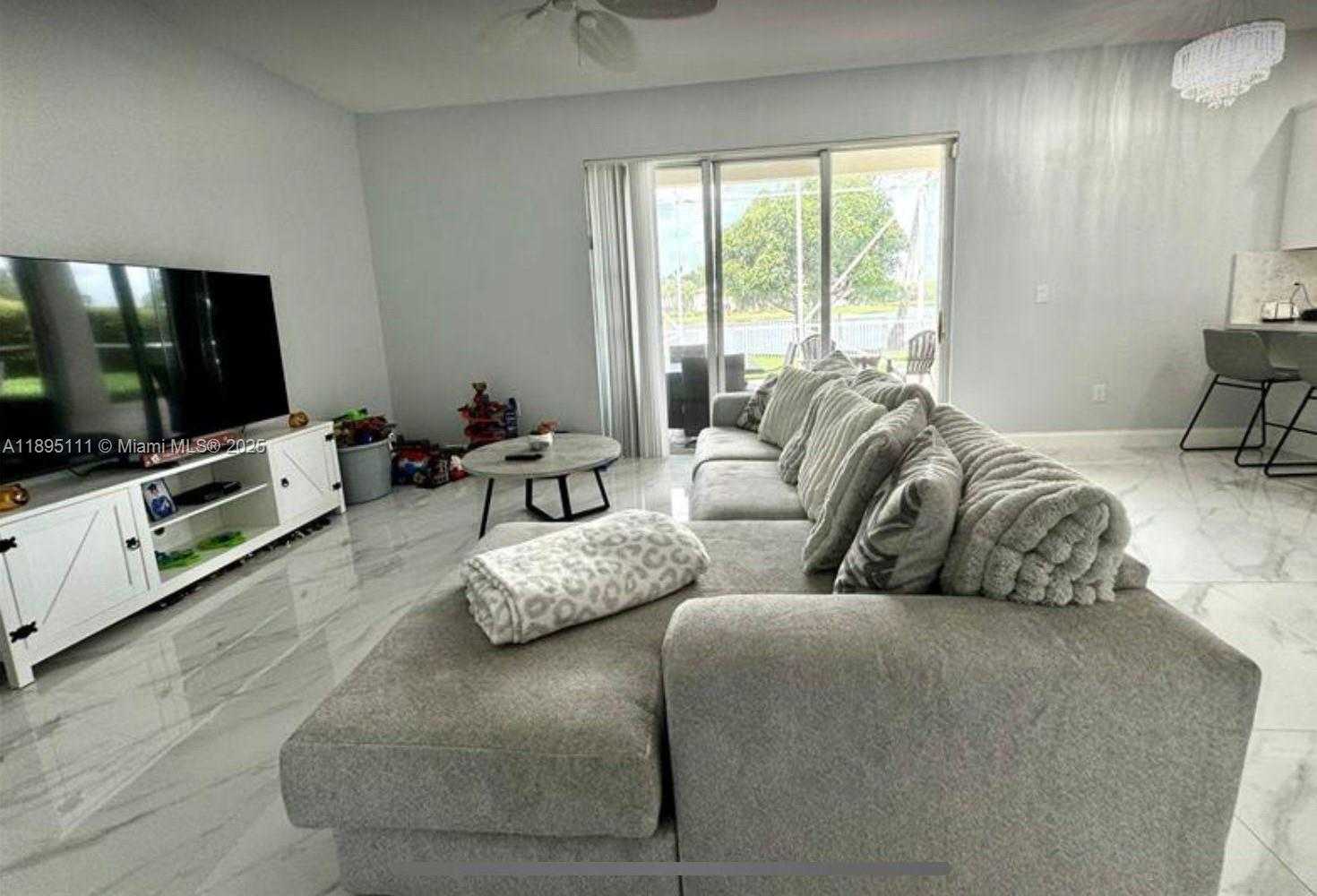 Small Image of 17025 NORTH WEST 20TH ST, Pembroke Pines Number 6