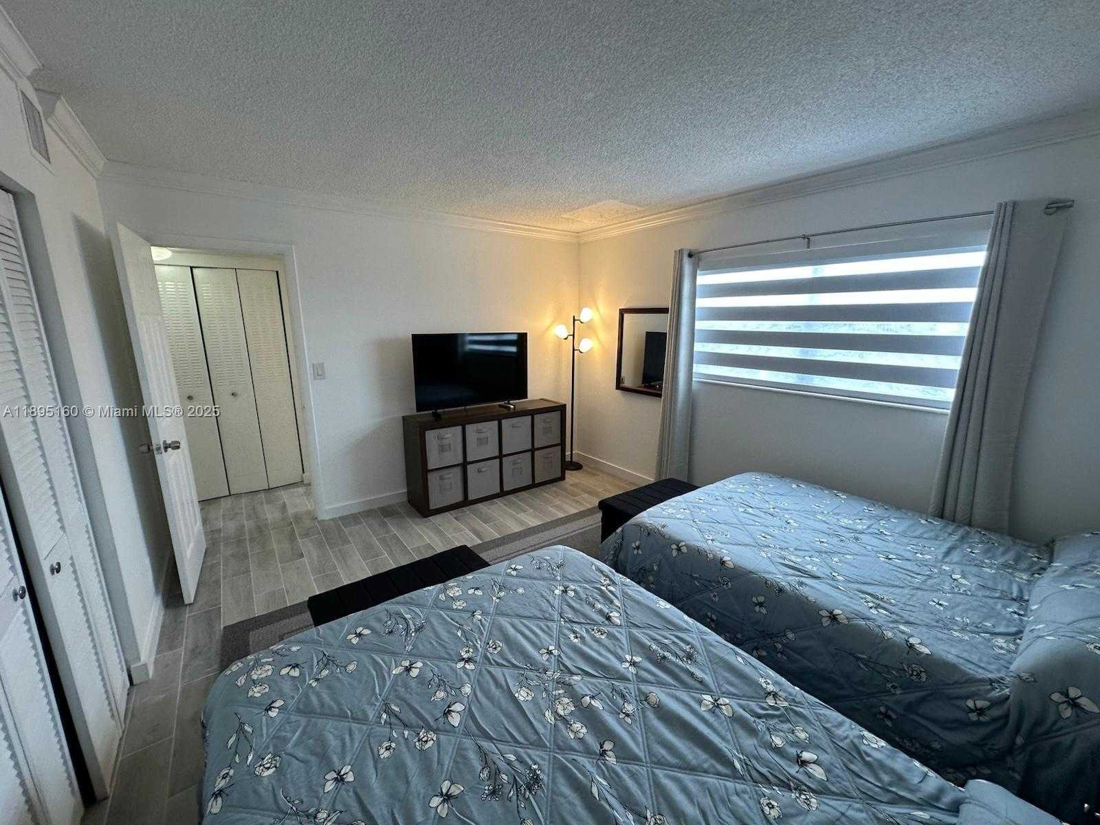 Small Image of 2008 JACKSON ST #D3, Hollywood Number 10