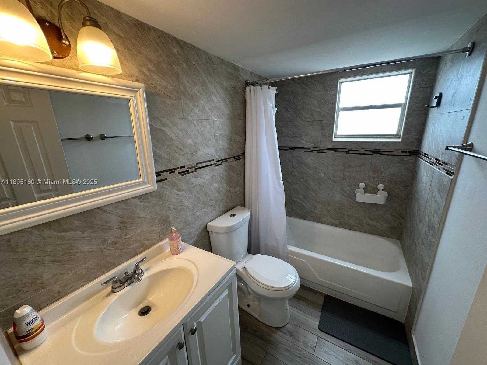 Small Image of 2008 JACKSON ST #D3, Hollywood Number 12