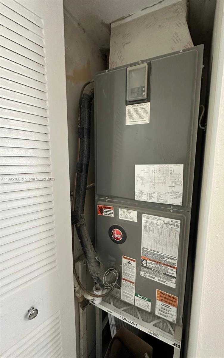 Small Image of 2008 JACKSON ST #D3, Hollywood Number 13