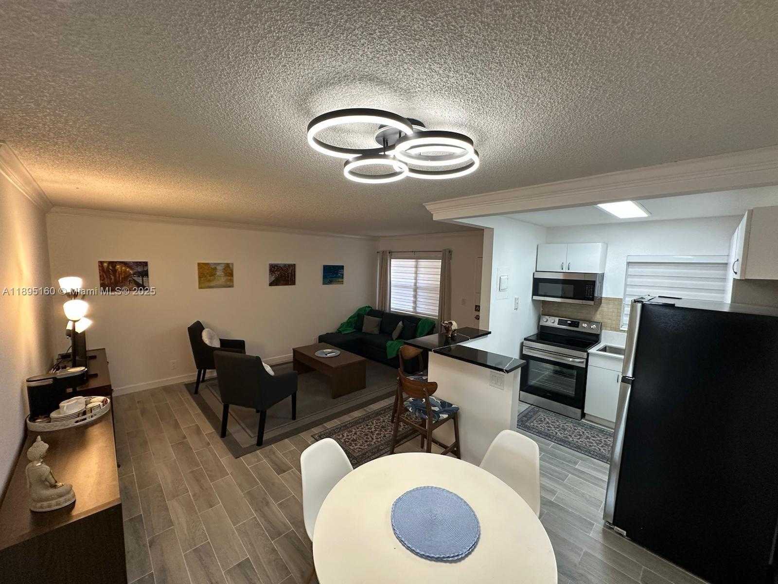 Small Image of 2008 JACKSON ST #D3, Hollywood Number 3