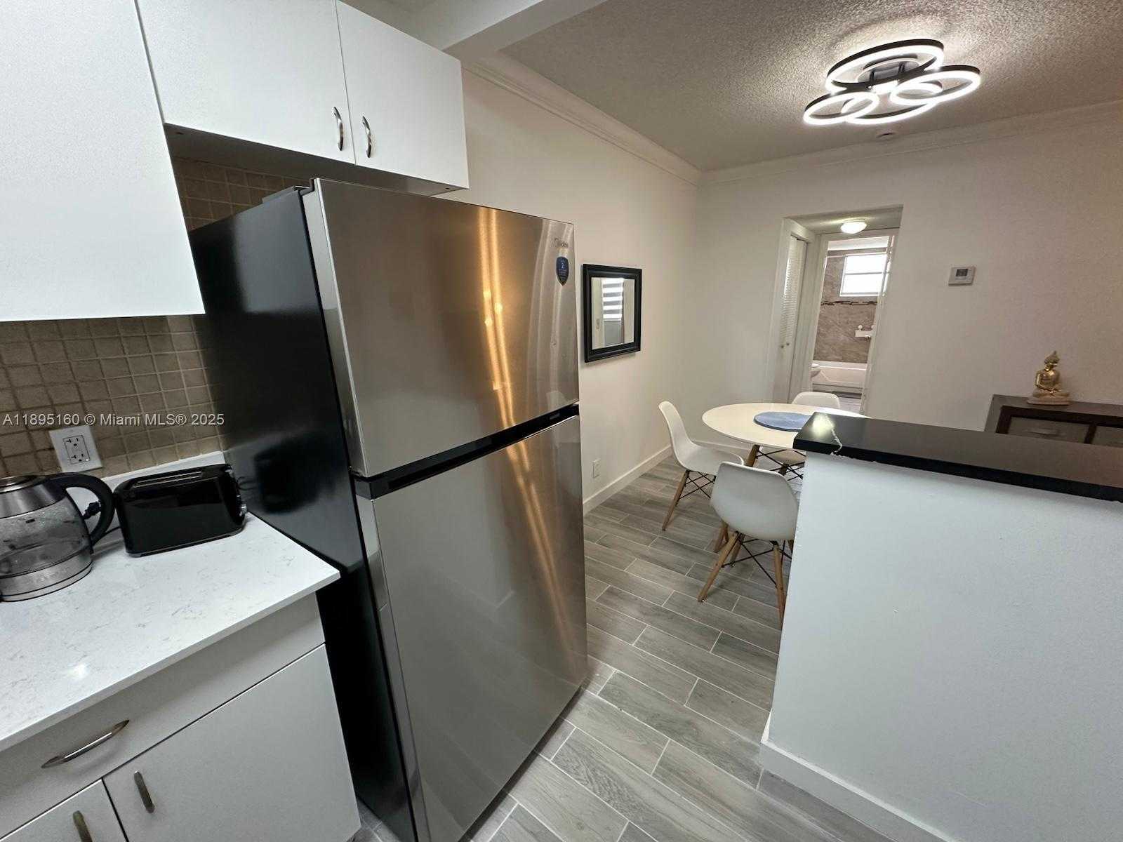 Small Image of 2008 JACKSON ST #D3, Hollywood Number 7