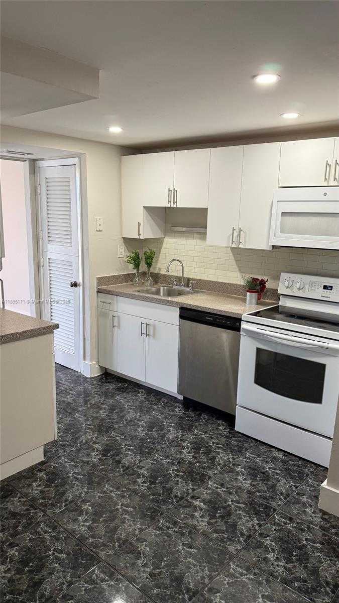 Small Image of 9800 WEST BAY HARBOR DR #509, Bay Harbor Islands Number 7