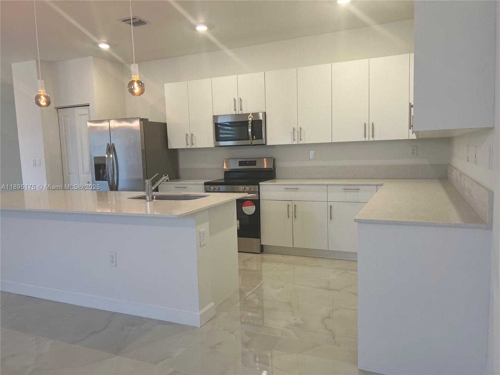 Small Image of 16960 SOUTH WEST 288TH TER #16960, Homestead Number 2