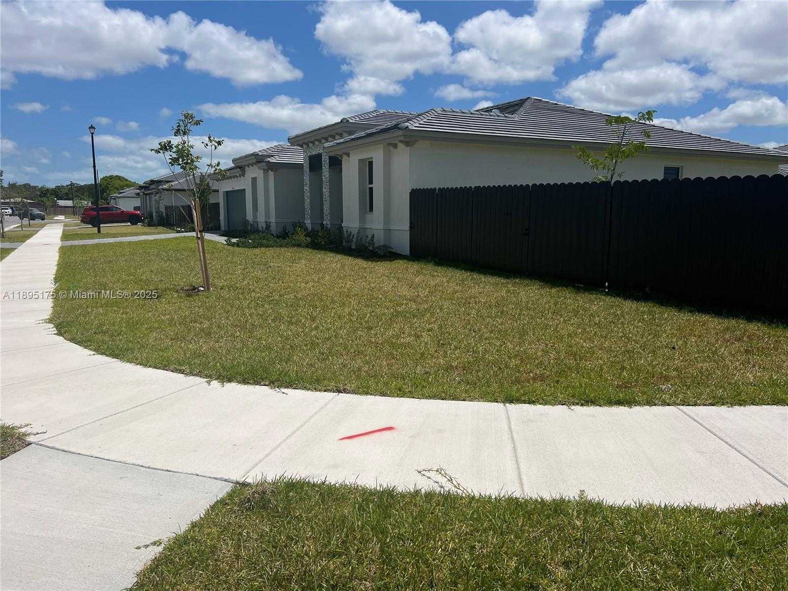 Small Image of 16960 SOUTH WEST 288TH TER #16960, Homestead Number 30