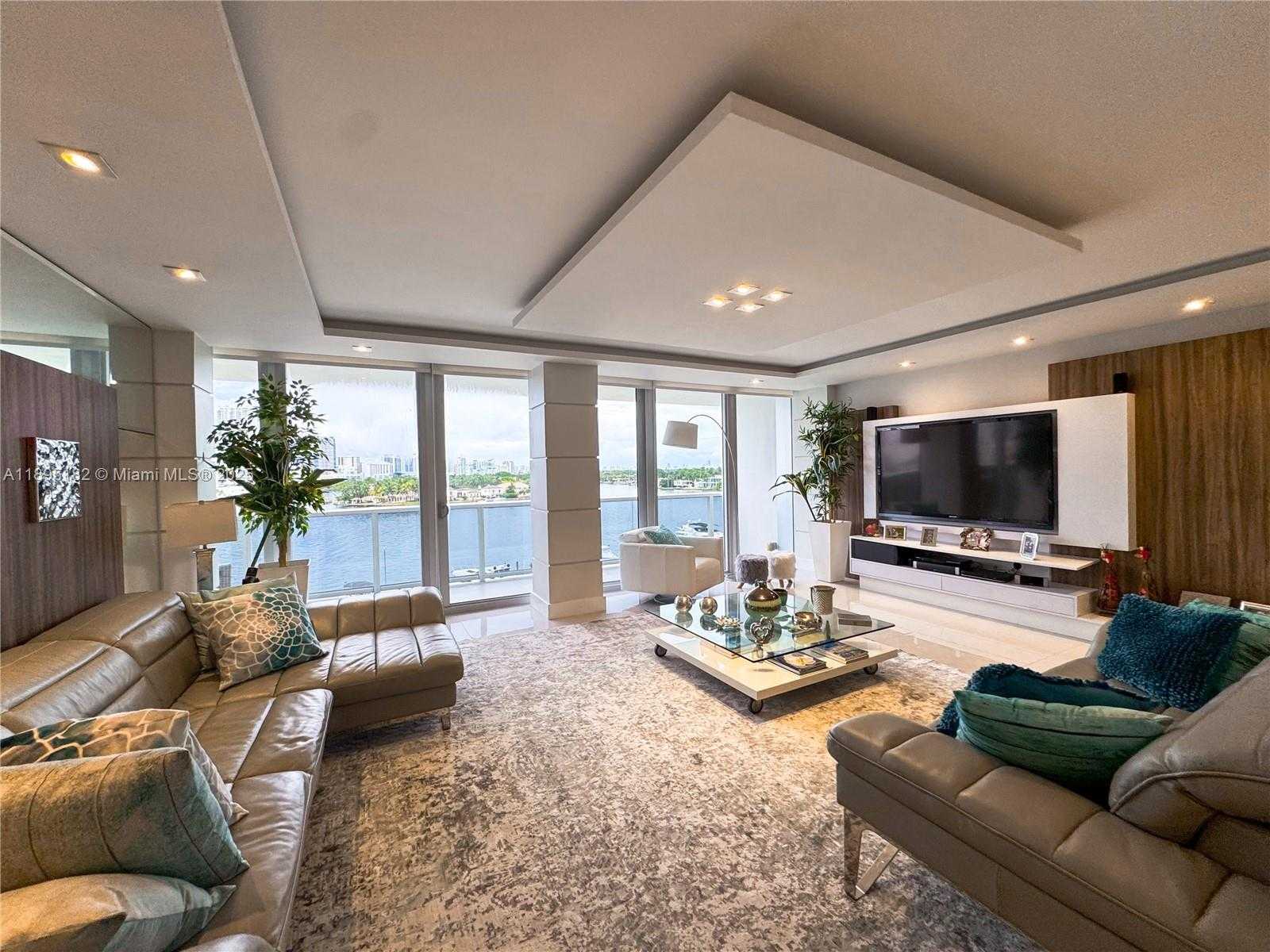 Small Image of 900 BAY DR #604, Miami Beach Number 4