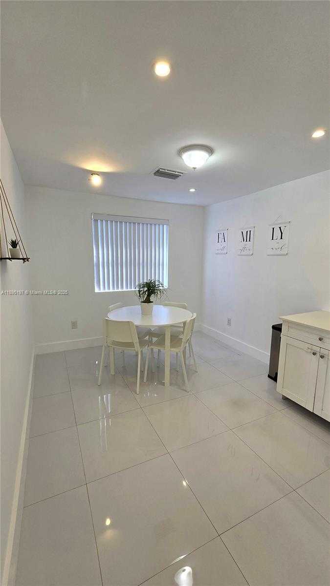 Small Image of 9331 SOUTH WEST 27TH ST, Miami Number 10