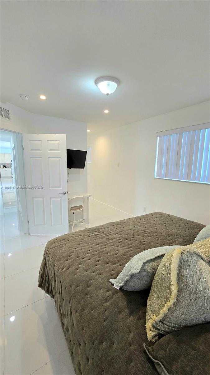 Small Image of 9331 SOUTH WEST 27TH ST, Miami Number 14