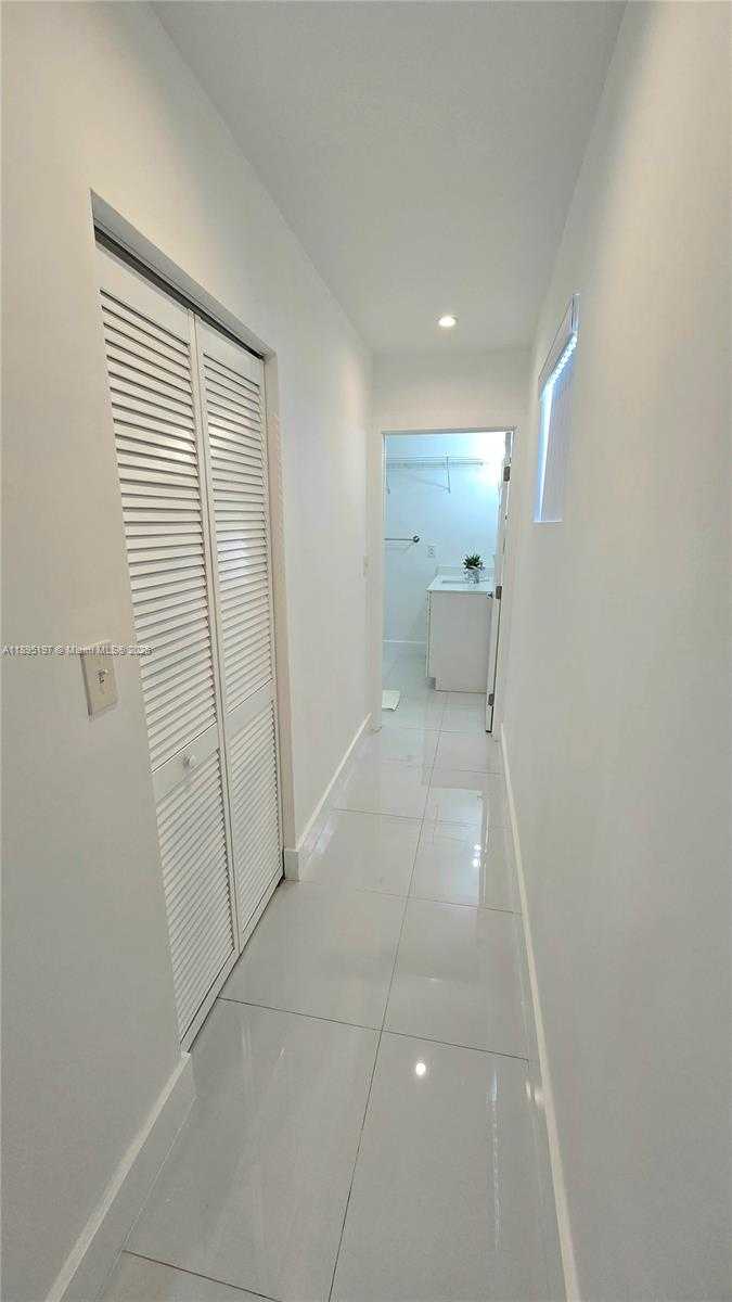Small Image of 9331 SOUTH WEST 27TH ST, Miami Number 17