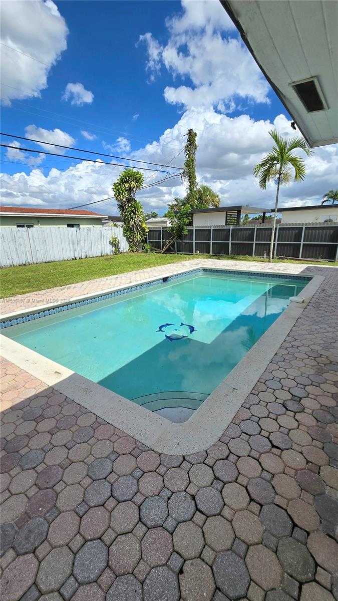 Small Image of 9331 SOUTH WEST 27TH ST, Miami Number 30