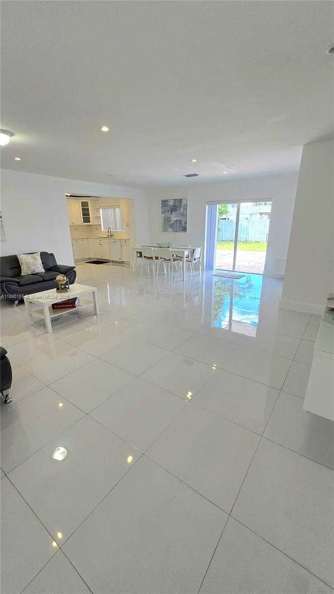 Small Image of 9331 SOUTH WEST 27TH ST, Miami Number 4