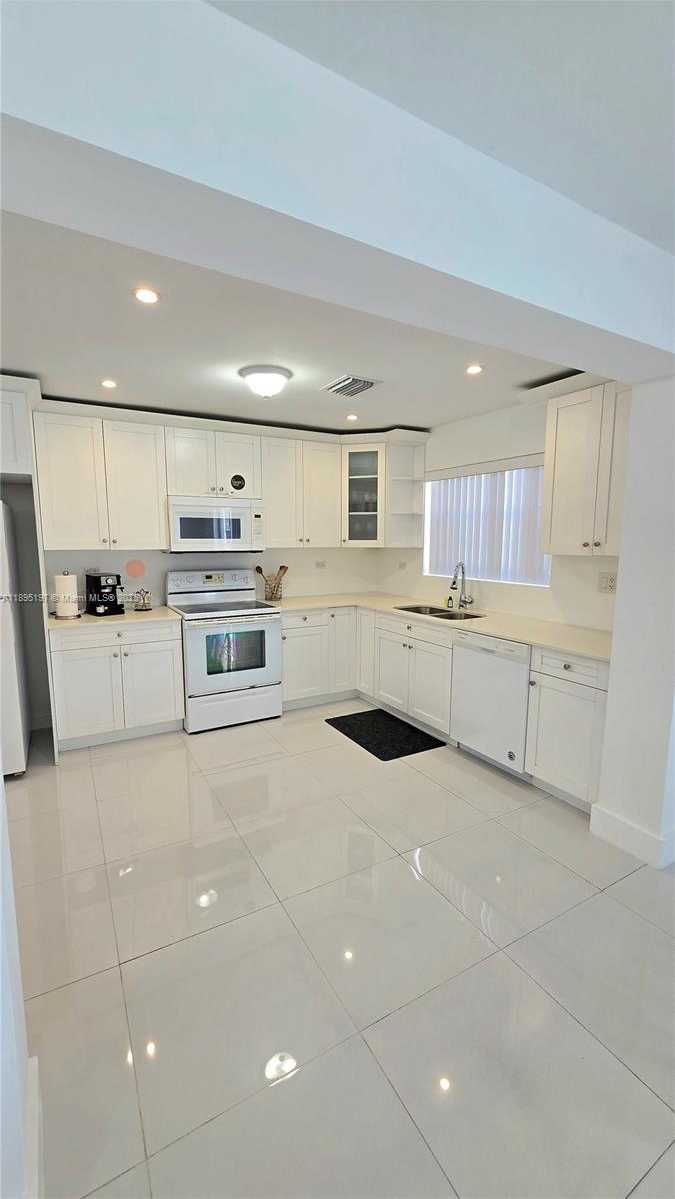 Small Image of 9331 SOUTH WEST 27TH ST, Miami Number 8