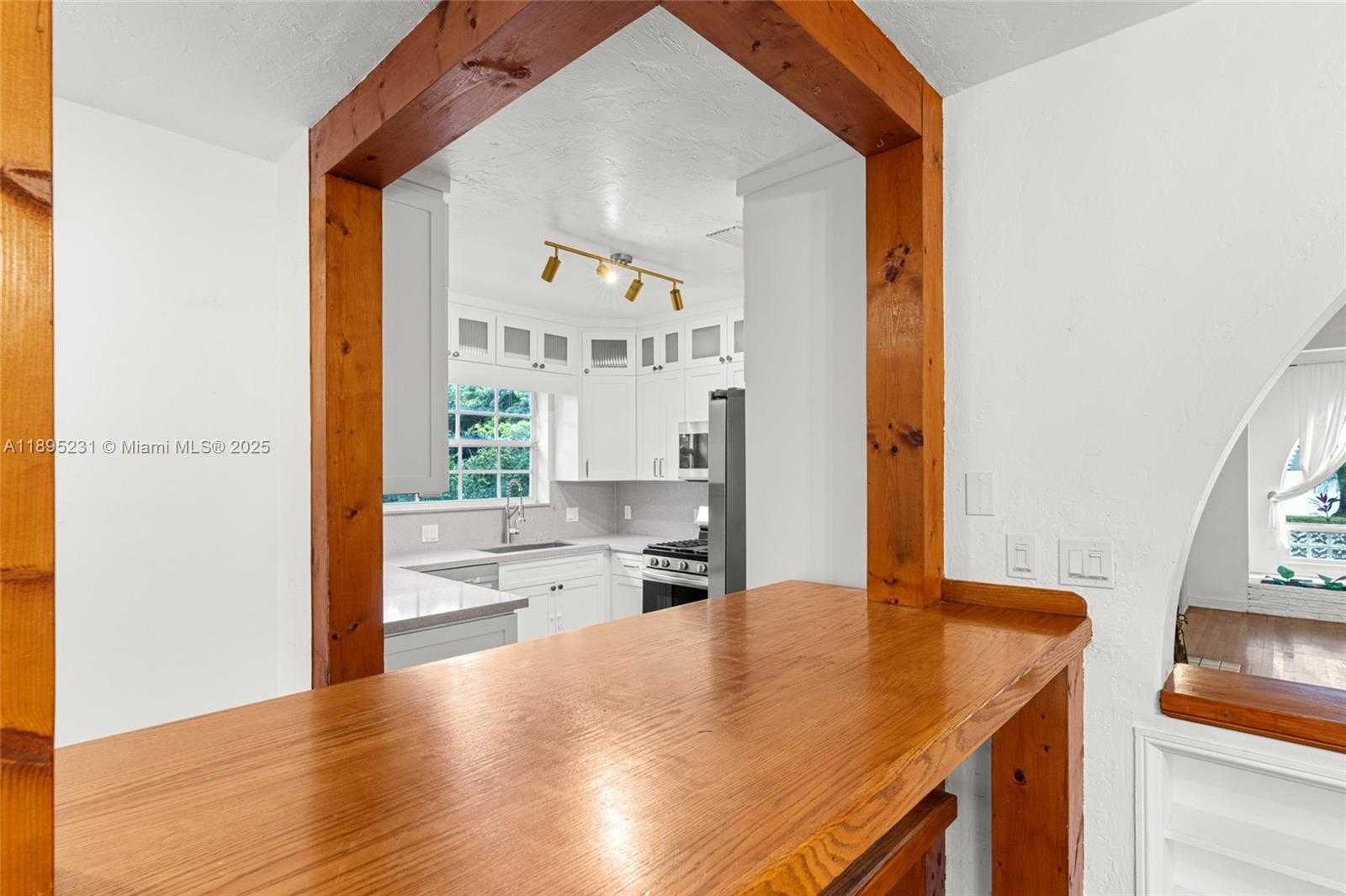 Small Image of 9212 NORTH EAST 10TH AVE, Miami Shores Number 15