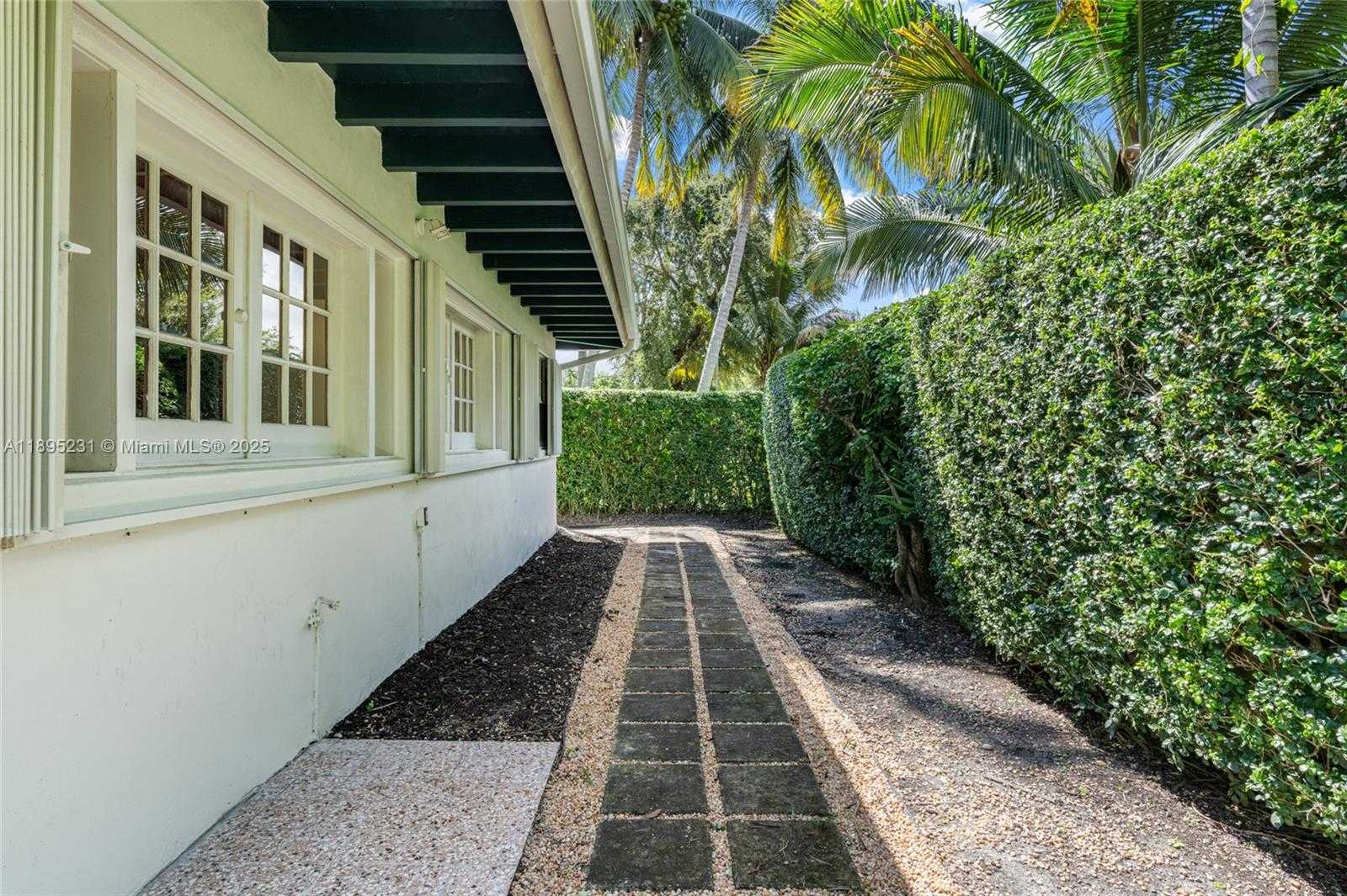 Small Image of 9212 NORTH EAST 10TH AVE, Miami Shores Number 36