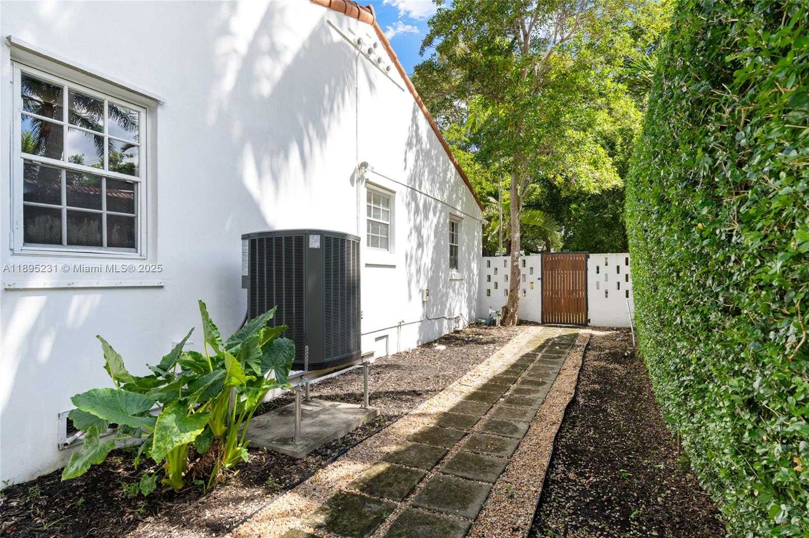 Small Image of 9212 NORTH EAST 10TH AVE, Miami Shores Number 38