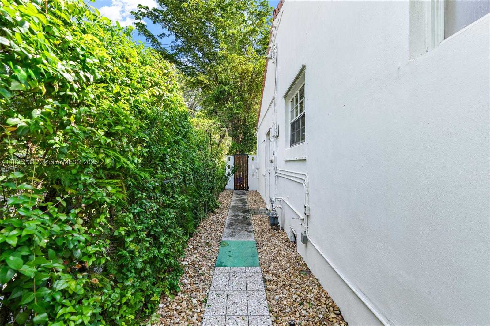 Small Image of 9212 NORTH EAST 10TH AVE, Miami Shores Number 39