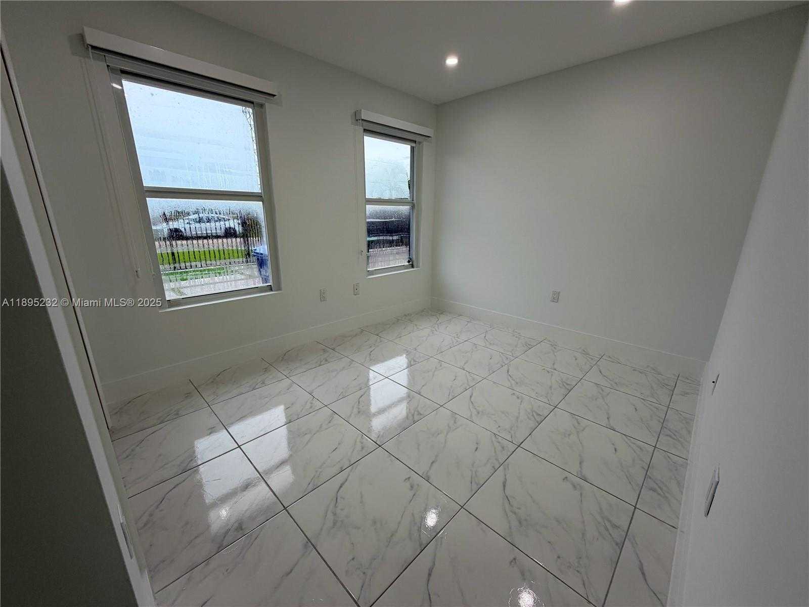 Small Image of 18000 SOUTH WEST 110TH AVE, Miami Number 10