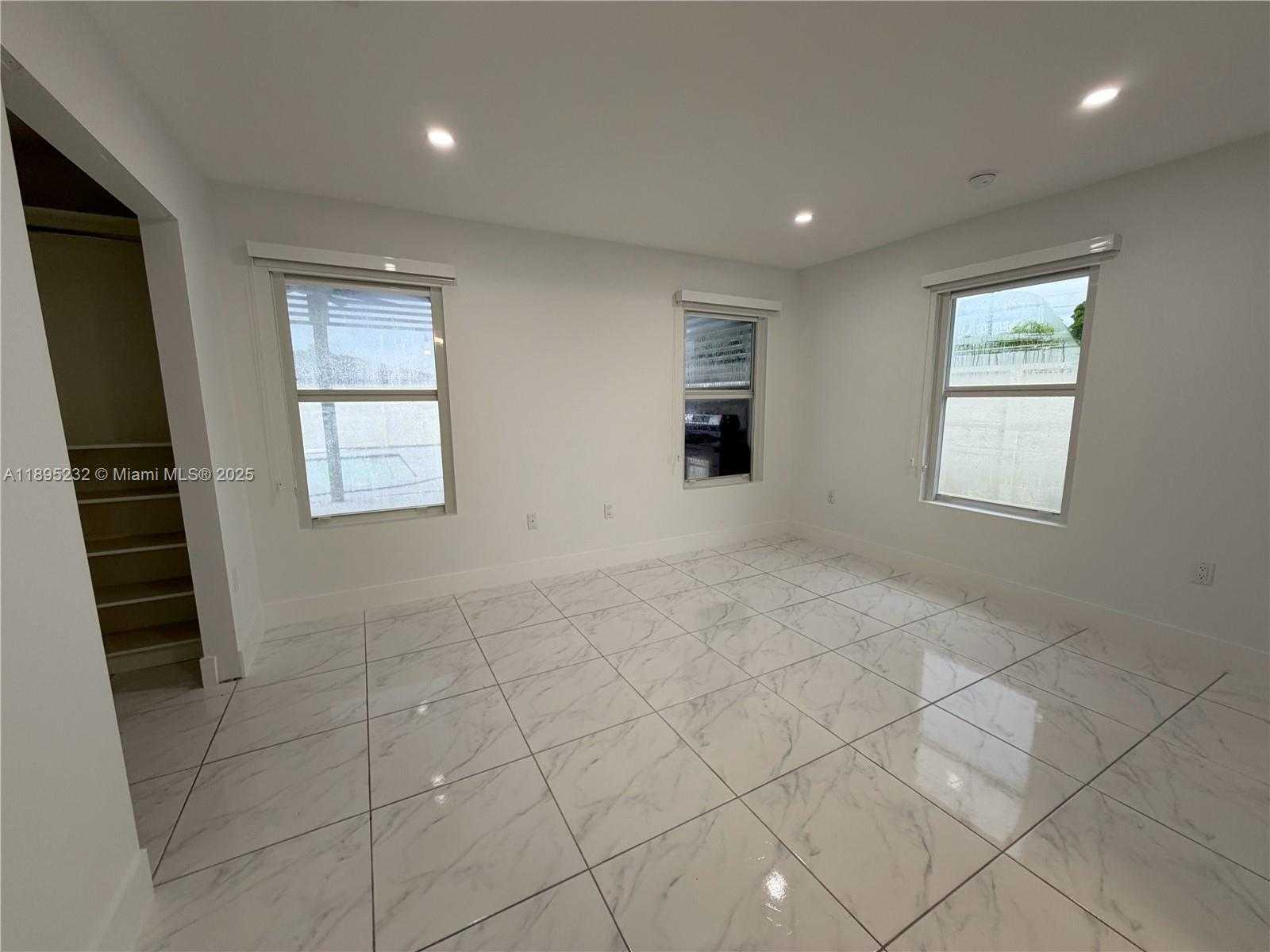 Small Image of 18000 SOUTH WEST 110TH AVE, Miami Number 13