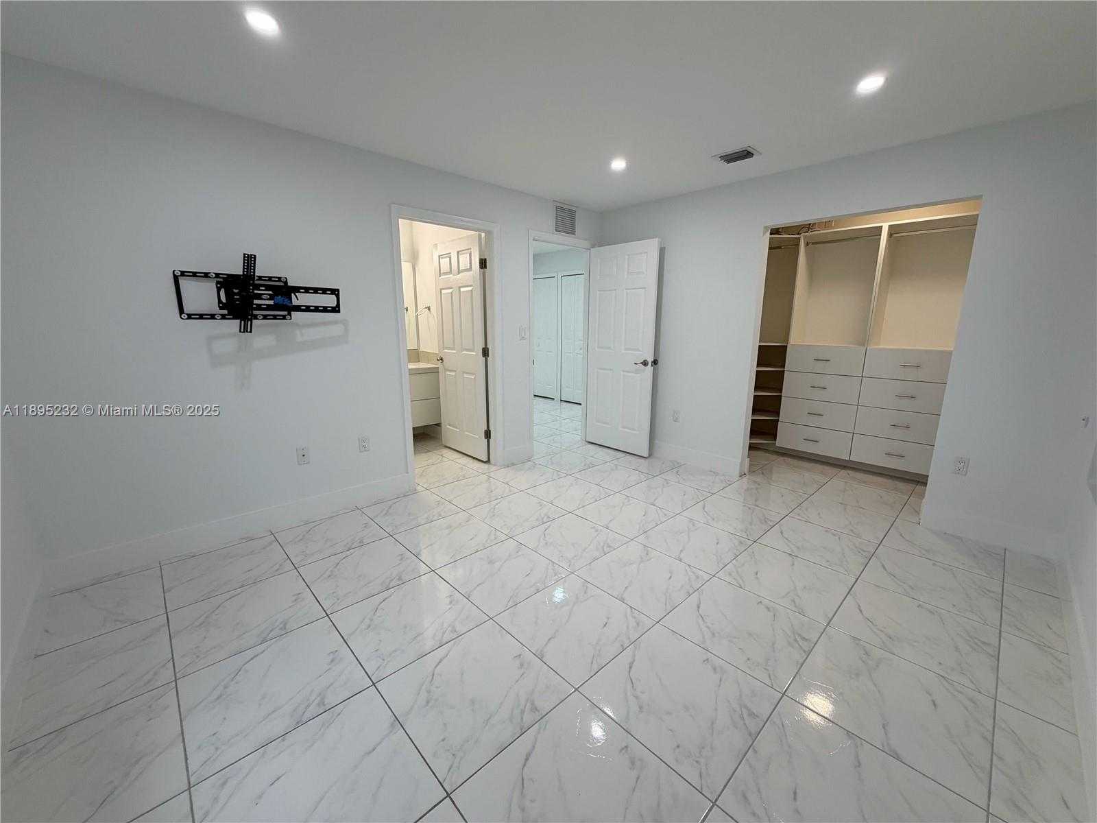 Small Image of 18000 SOUTH WEST 110TH AVE, Miami Number 14