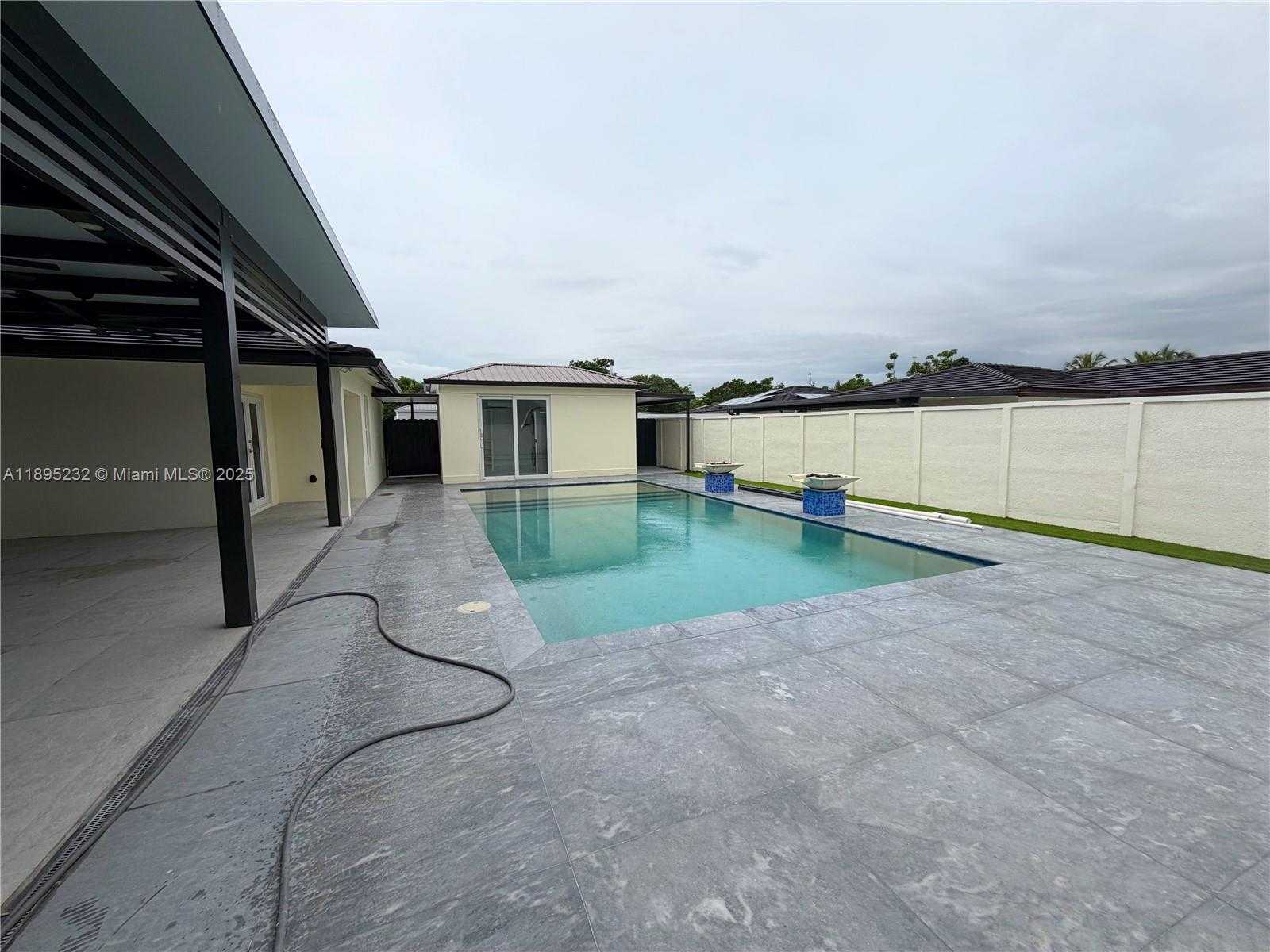 Small Image of 18000 SOUTH WEST 110TH AVE, Miami Number 17