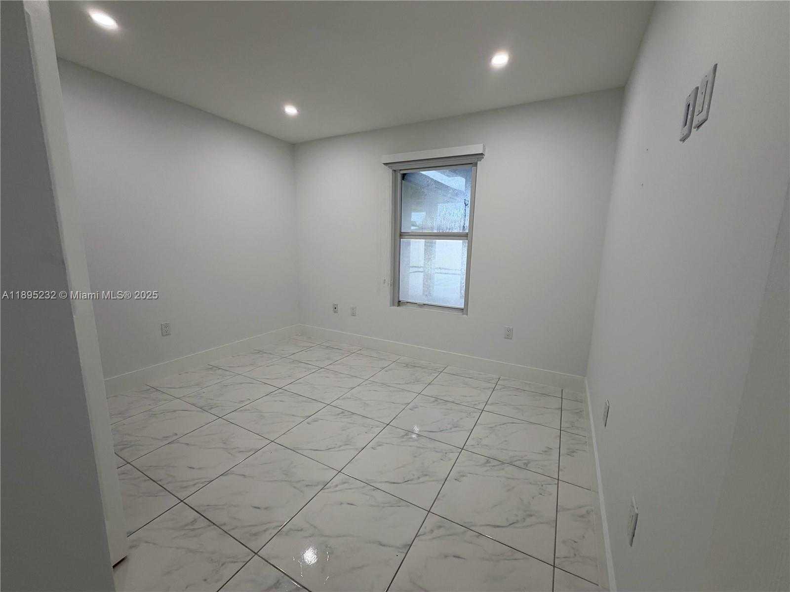 Small Image of 18000 SOUTH WEST 110TH AVE, Miami Number 8